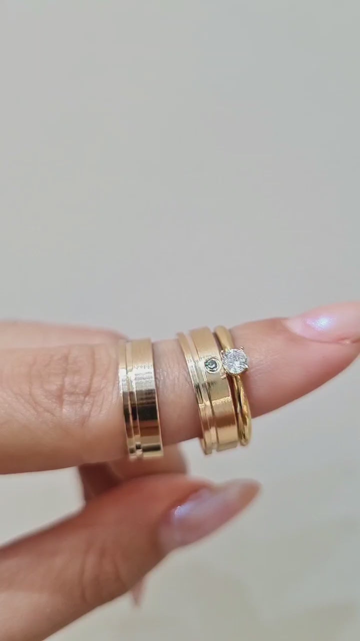 Aliança em Ouro 18K – Modelo Clássico com Friso Central e Pedra (Unidade)