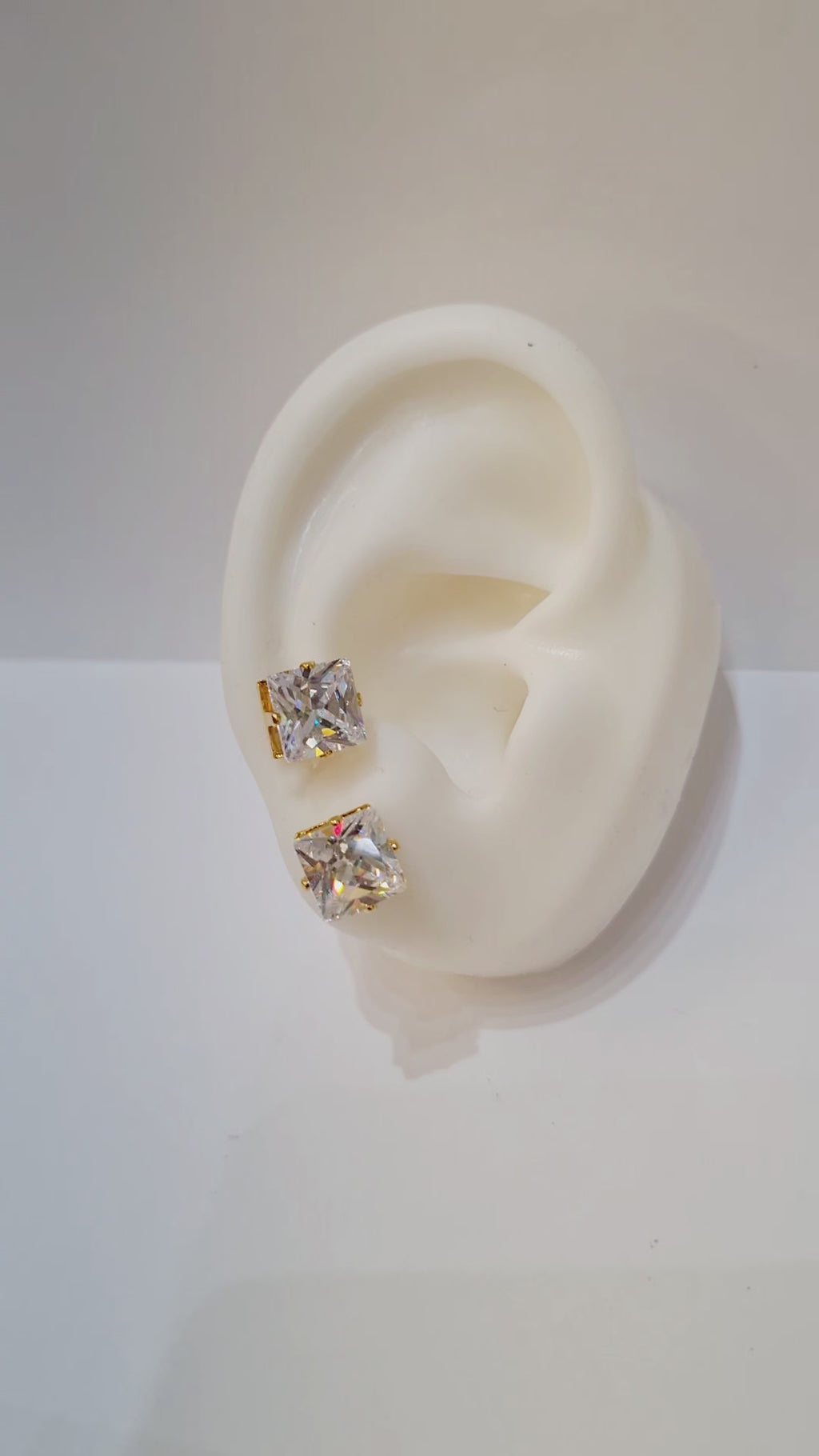 Brinco Solitário Quadrado