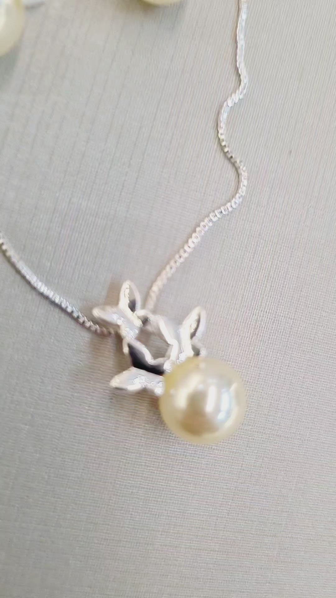 Conjunto Pérola com Detalhes Florais