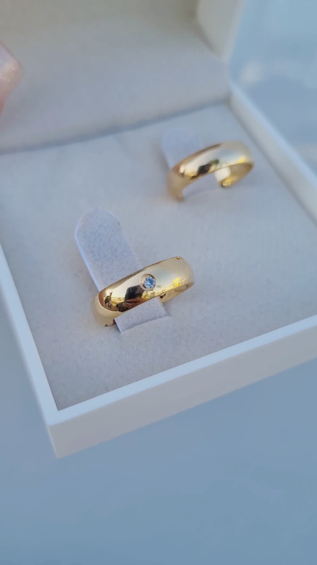 Aliança em Ouro 18K – Modelo Abaulado Clássico com Pedra (Unidade)