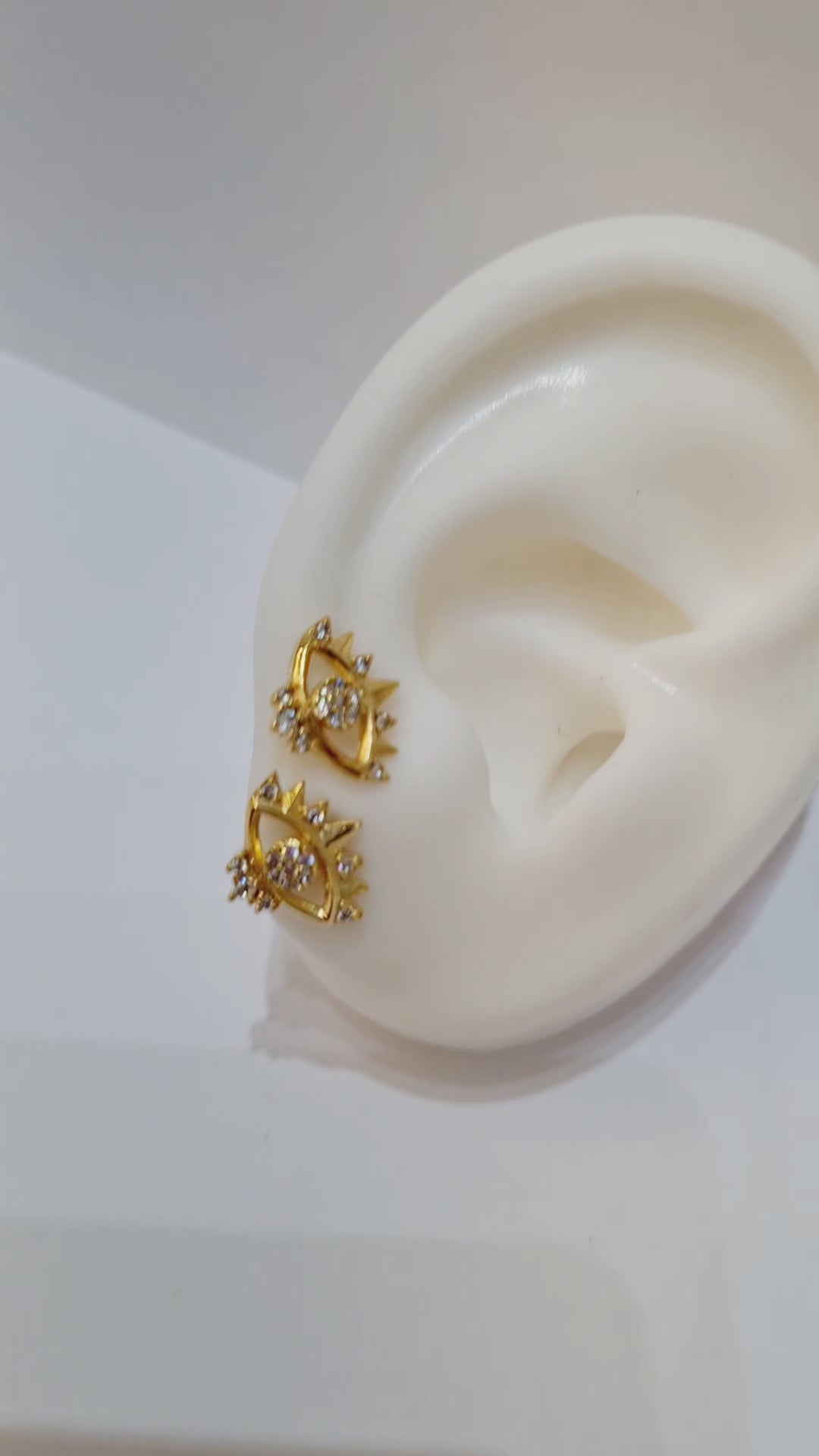 Brinco Olho Grego com Zircônias